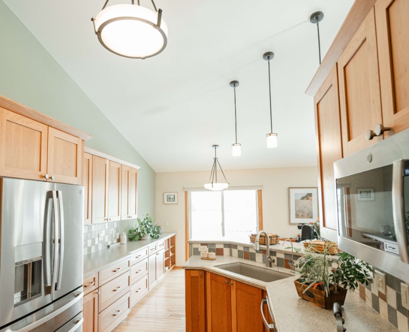 In this kitchen remodel in Madison, WI, our designers worked with the homeowner to build in details of the remodel around the feeling of being on the lake. 