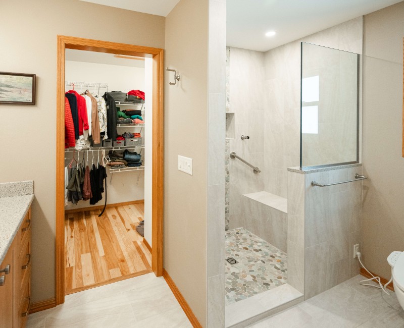 In this kitchen and bathroom remodel in Madison, WI, our designers worked with the homeowner to build in details of the remodel around the feeling of being on the lake. 